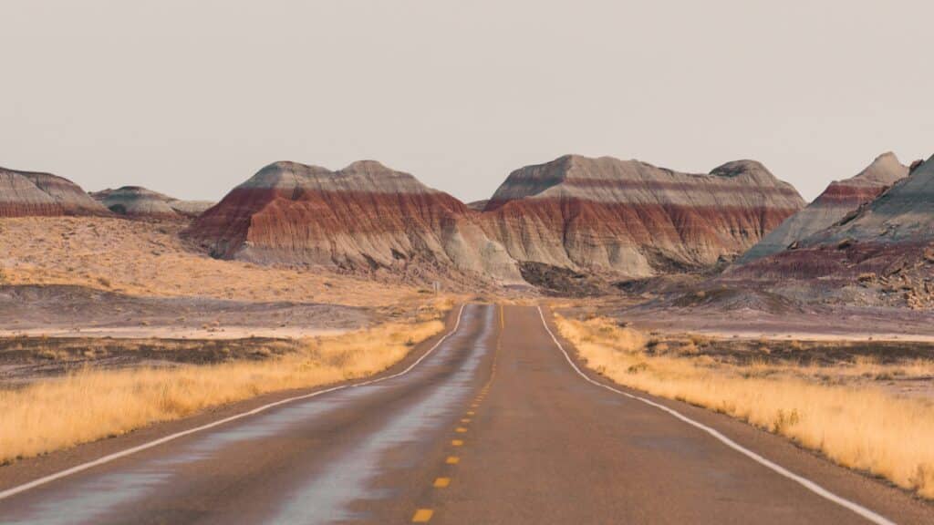 Route 66 door het woestijnlandschap van Amerika